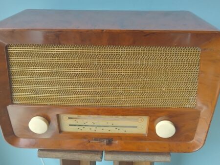 Small Vintage 1950’s radio, unknown make, converted to Bluetooth Speaker